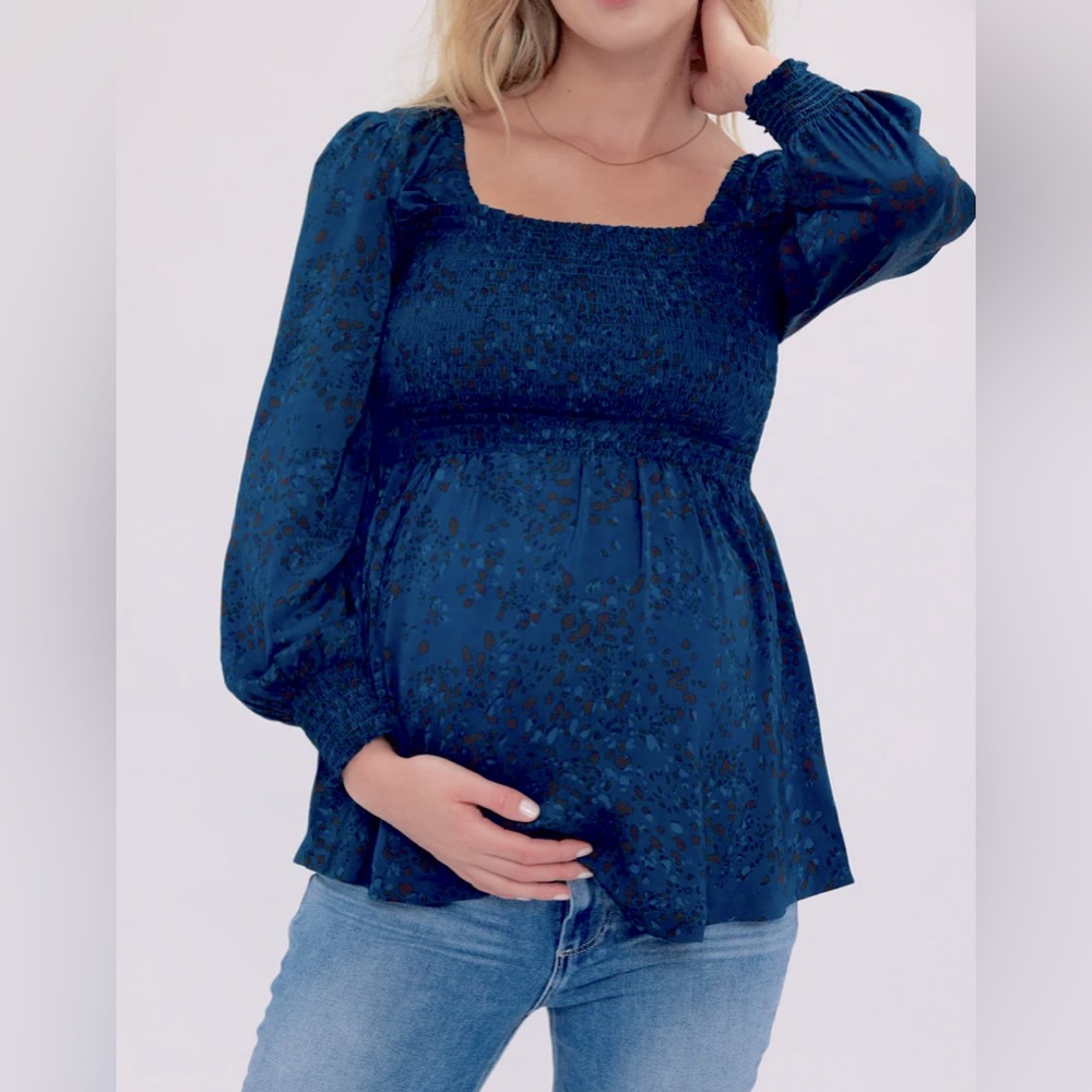 INGRID+ISABEL
EVERY-WEAR SMOCKED LONG SLEEVE TOP - Size XL - Navy & Black